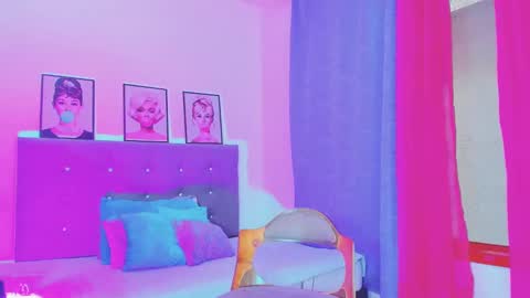 Your Queen KIM online show from December 15, 2:59 pm