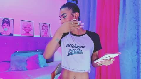 Your Queen KIM online show from January 26, 5:55 pm