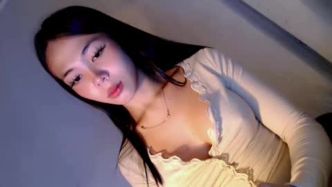 Ella online show from November 12, 2:27 pm