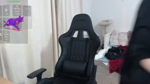 Lara online show from February 1, 8:40 pm