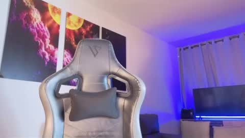 instagramlatin goddessx   im nikoll online show from August 1, 6:47 am