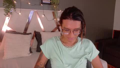 lauraagomezz__ online show from October 21, 8:32 pm
