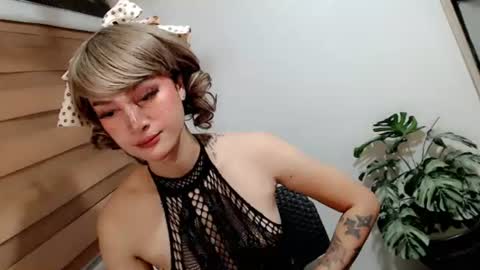 layla47649867 online show from July 6, 1:01 am