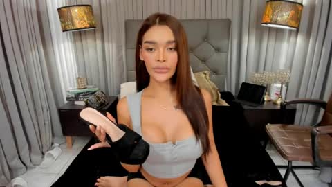 lianafoxontop online show from June 7, 10:29 pm