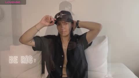 Liam smith online show from October 18, 3:26 pm