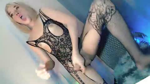 lil_trixxy online show from July 18, 1:56 am