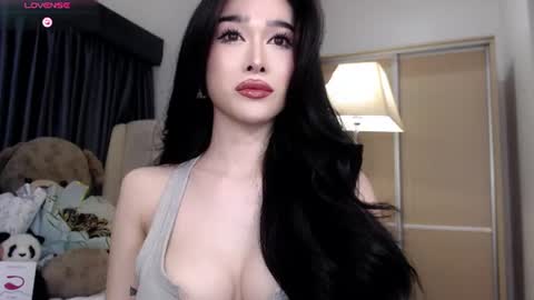 QUEEN LILITH BORBON online show from June 22, 1:30 pm