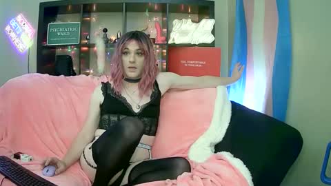 Snapshot of lillyvtrap chatting on September 26, 9:23 pm lillyVonT online show from September 26, 9:23 pm