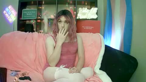 Snapshot of lillyvtrap chatting on October 1, 9:26 pm lillyVonT online show from October 1, 9:26 pm