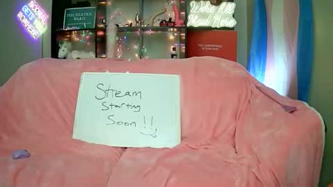 Snapshot of lillyvtrap chatting on October 12, 10:01 pm lillyVonT online show from October 12, 10:01 pm