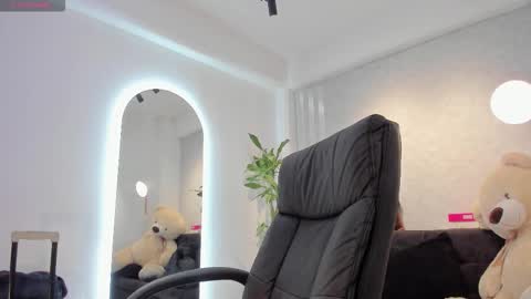 lily_cash1 online show from February 9, 12:56 pm