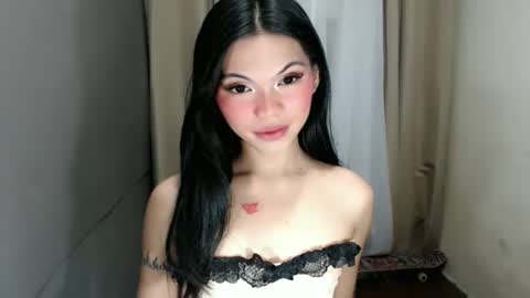 littlelace_ online show from March 23, 9:58 am
