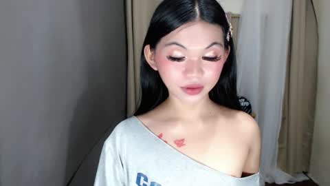 littlelace_ online show from May 16, 1:47 am