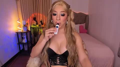 Goddess Ayumi online show from November 17, 9:42 am