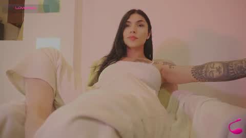 Emily  R online show from June 25, 6:12 pm