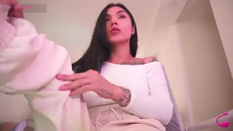 Emily  R online show from July 20, 4:53 pm