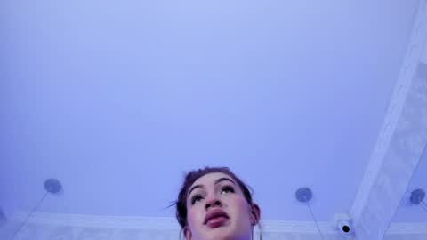 LIZ LUNNA online show from August 2, 12:33 am