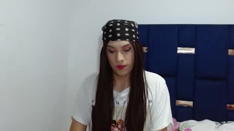 lolabloomx online show from March 21, 1:29 am