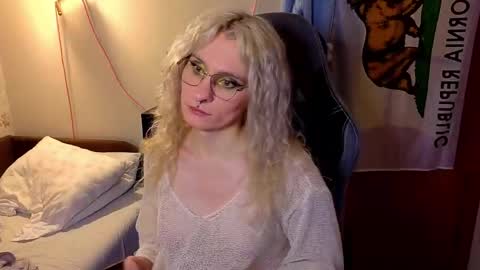 Lori -----------------------------------    online show from March 26, 5:16 pm