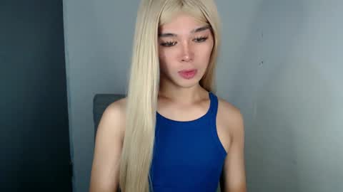 louilalicious online show from March 7, 12:00 am