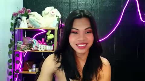 lovely_krizzy online show from April 27, 2:48 pm