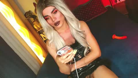 lovelymiss_shyna11 online show from June 26, 3:16 pm