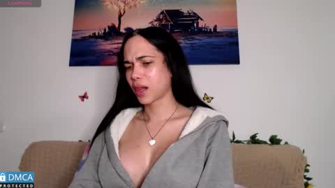 luara_ online show from January 8, 3:38 pm