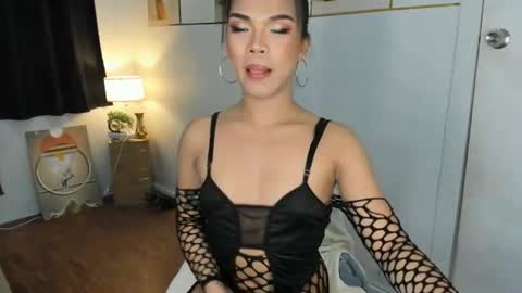 lucyvane online show from July 6, 6:10 pm
