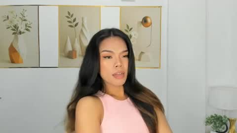 lucyvane online show from August 4, 1:01 am