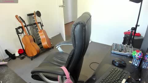 lucyylux online show from October 9, 10:00 pm