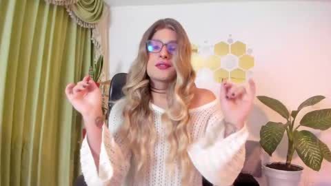 Luka Castillo online show from April 11, 3:45 am