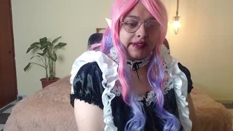 lunasnow__ online show from April 14, 3:50 pm
