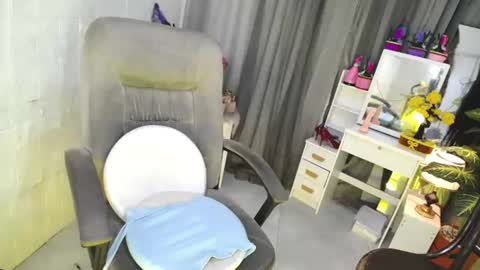Cutie Yassie online show from July 12, 5:59 pm