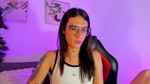 Maddie Ray online show from June 3, 2:33 pm