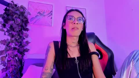 Maddie Ray online show from June 6, 11:39 am