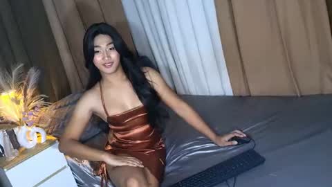 maliacollins online show from July 18, 6:59 pm