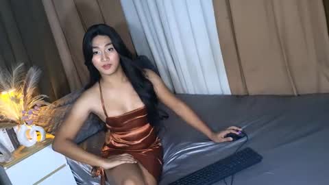 maliacollins online show from August 1, 6:53 pm