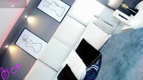 manellyksparklee online show from June 11, 1:53 pm