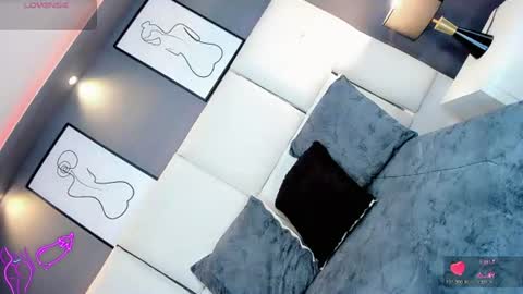 manellyksparklee online show from June 12, 2:27 pm