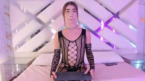 MA N UO S O R I O online show from June 16, 9:15 pm