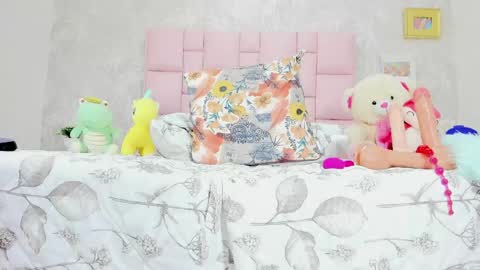 mara_summerr online show from June 6, 6:15 pm