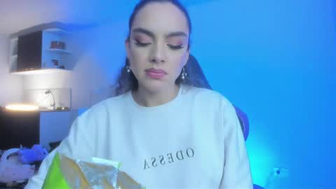 mariiahneedles online show from June 8, 1:28 am