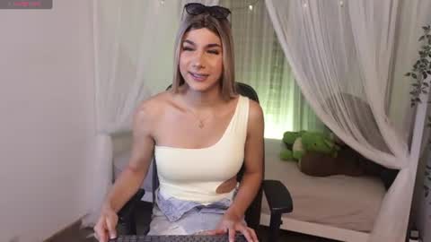 martinaa_rose online show from July 2, 12:43 pm