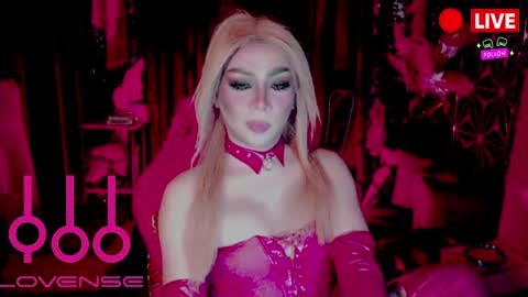 THE QUEEN ALPHA   Queen Medusa Prey online show from April 11, 7:56 am