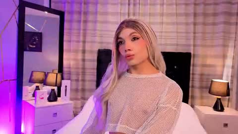 megan do santos online show from December 15, 8:36 pm