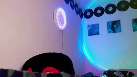 Snapshot of meghan_devil_ chatting on October 18, 7:23 am meghan_devil_ online show from October 18, 7:23 am
