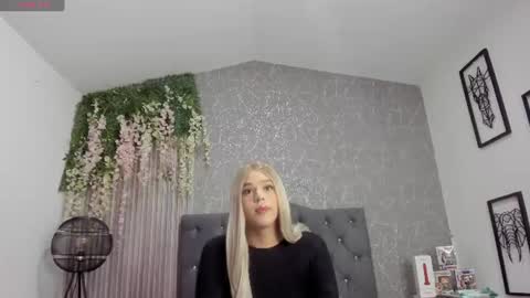 melody_p online show from July 13, 4:26 am