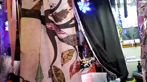 Snapshot of merelyalover chatting on March 6, 9:54 am gurlnips online show from March 6, 9:54 am