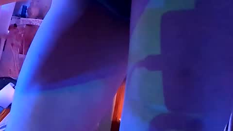 gurlnips online show from November 19, 5:40 am