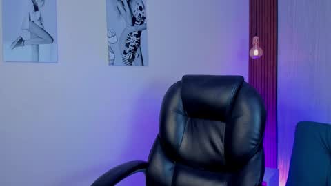 Mia Connor online show from November 19, 7:47 pm